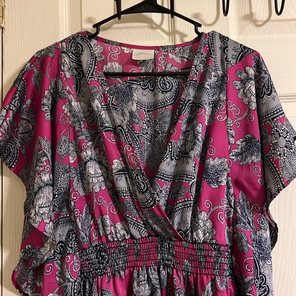 Freshine short sleeve top for women. Size S - Picture 2 of 5